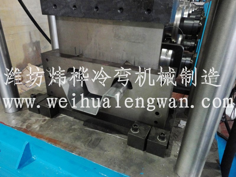 鋼板倉(cāng)自動(dòng)生產(chǎn)流水線(xiàn) 鋼板倉(cāng)自動(dòng)生產(chǎn)流水線(xiàn)